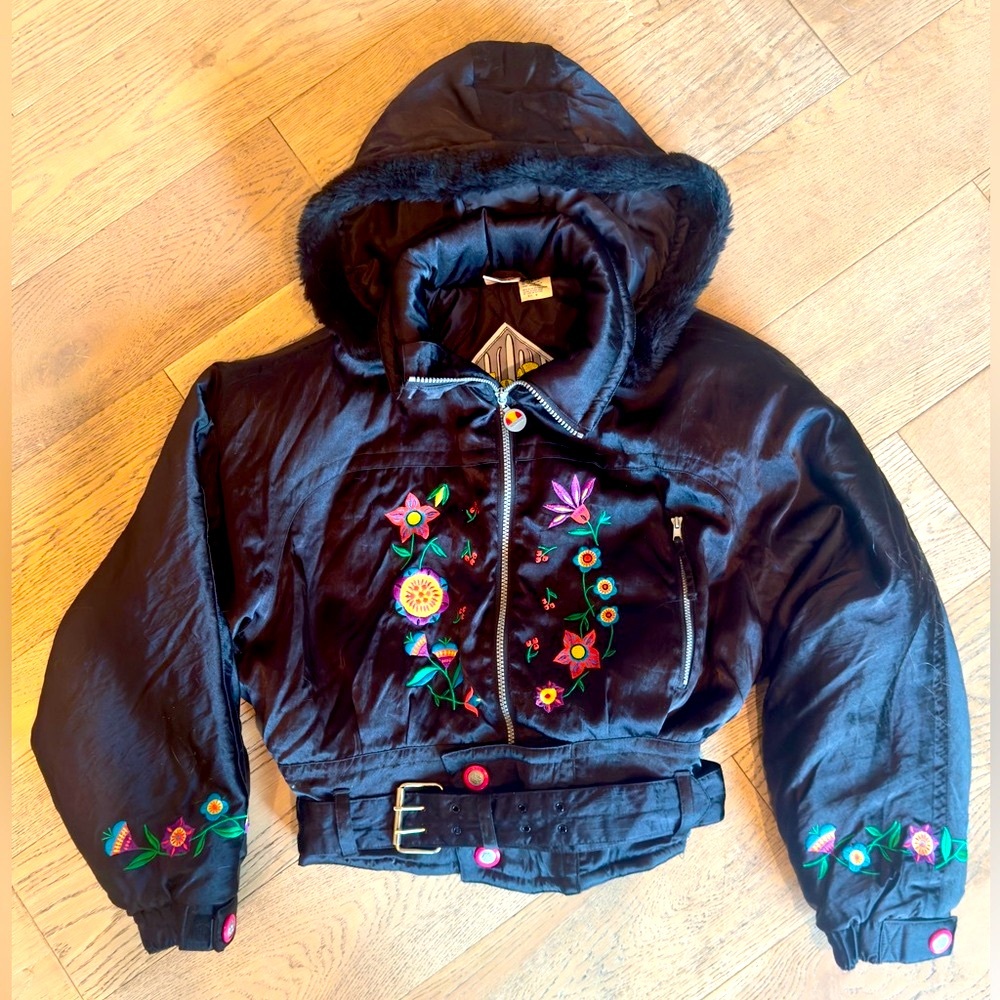 Woman’s  Ski Jacket. Elesse Vintage.Size Medium. Excellent condition.